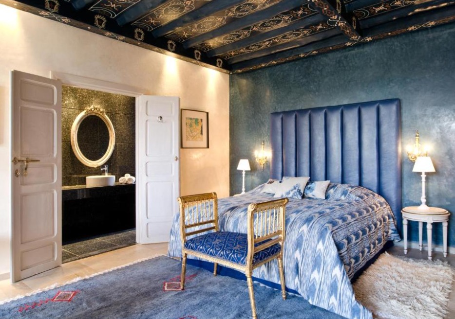 Chambre de riad premium avec décoration bleue